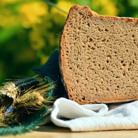 هل خبز الشعير يرفع السكر في الدم أم أنه يسيطر على السكري