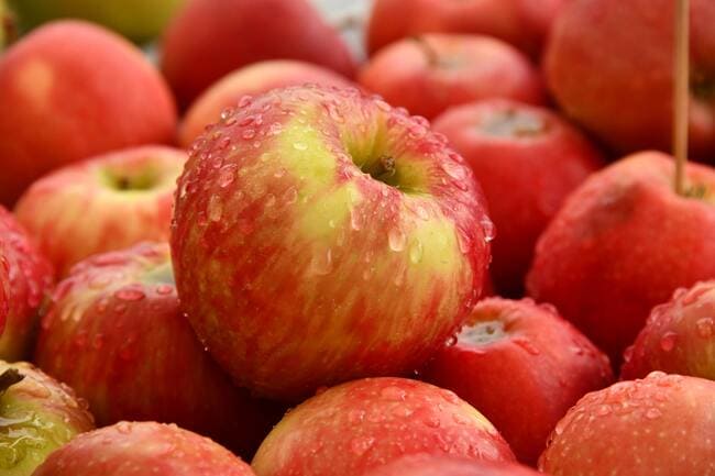 هل التفاح يرفع السكر أم لا وما هي الفاكهة المناسبة للسكري