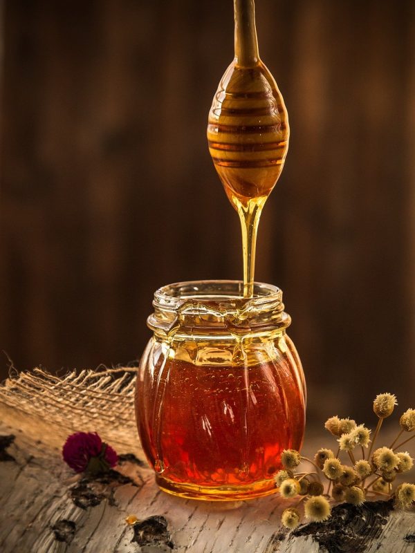 العسل مع غذاء ملكات النحل